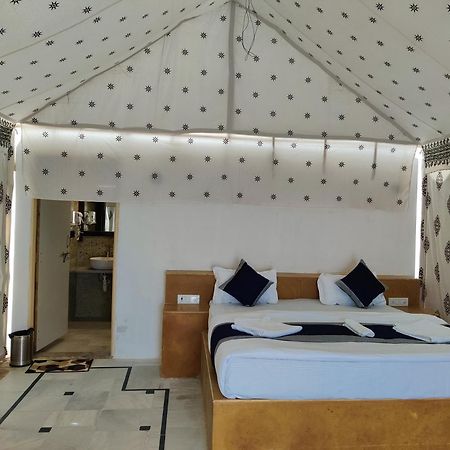 Отель The Oberoi Luxurious Camp Джайсалмер Экстерьер фото